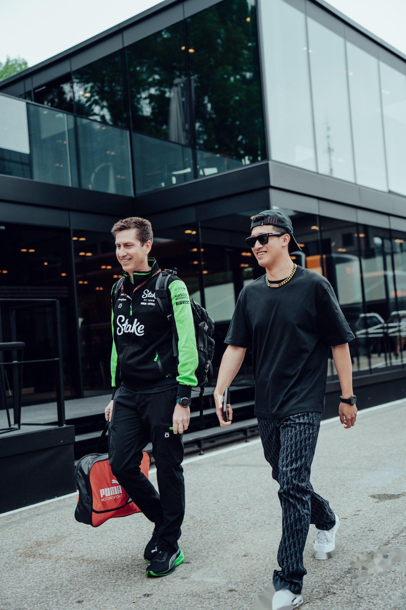 索伯车队险胜雷诺车队，周冠宇扛起全队