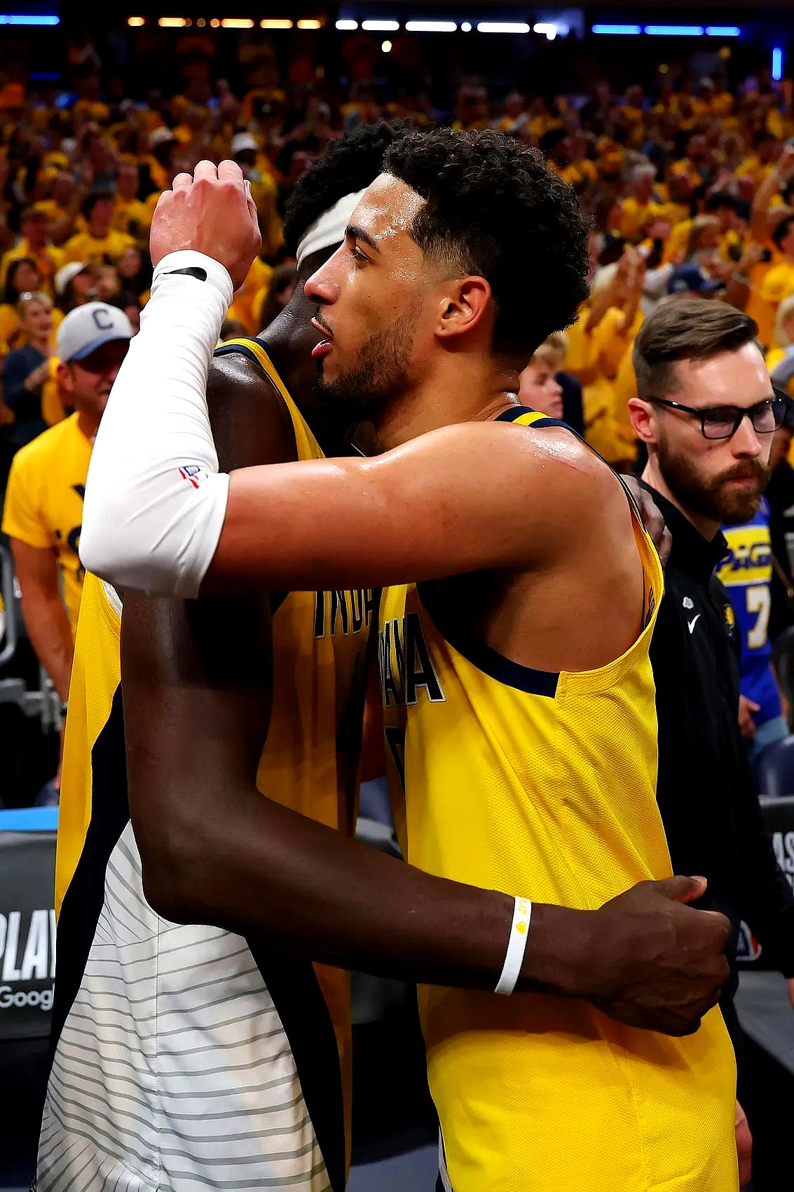 深圳队险胜国王，西亚卡姆点燃赛场