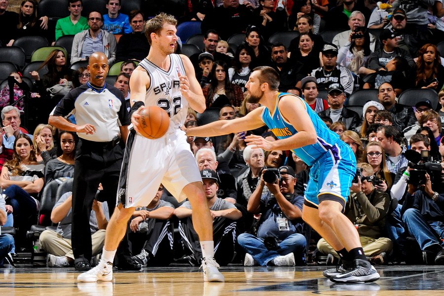 马刺完胜新疆队，浓眉哥高光表现