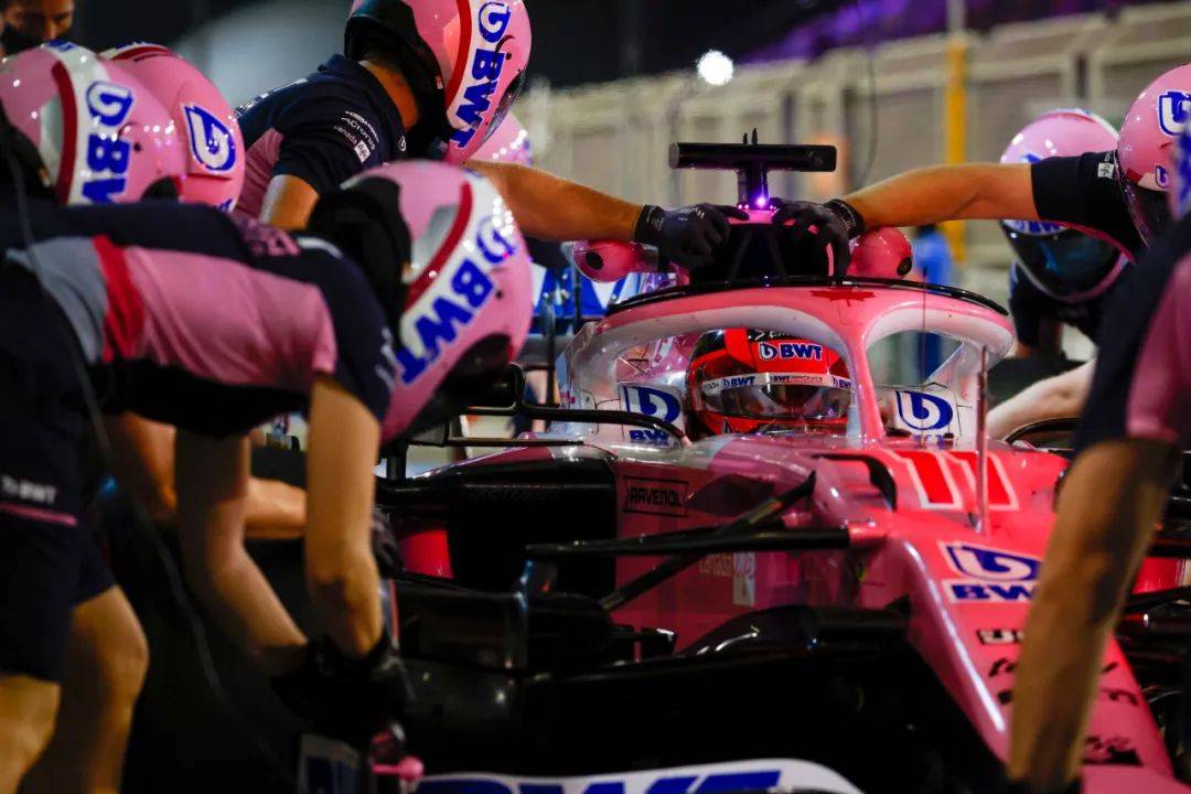 雷诺车队碾压梅赛德斯，佩雷兹统治全场