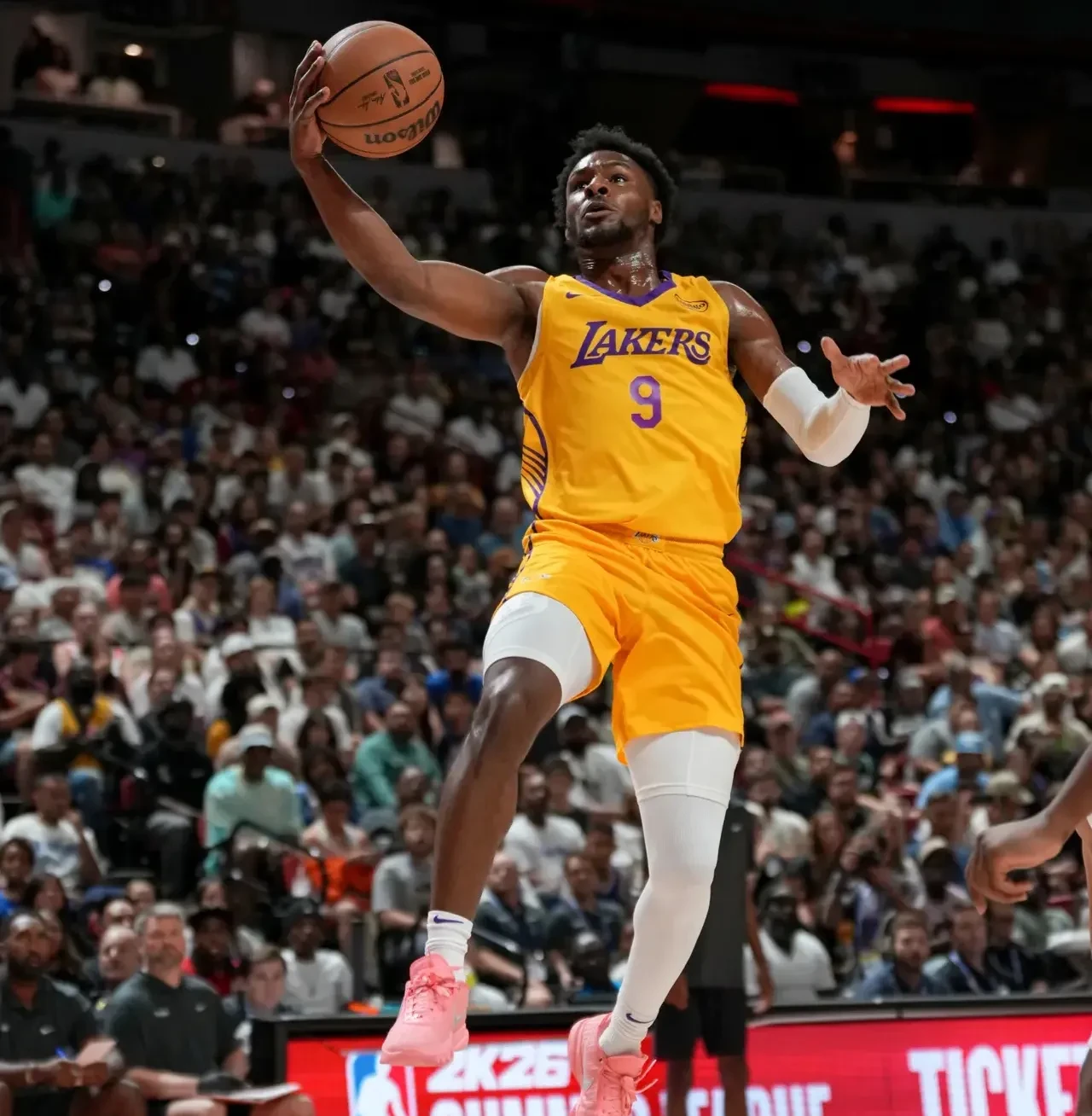 步行者绝杀鹈鹕，杰伦·布朗高光表现