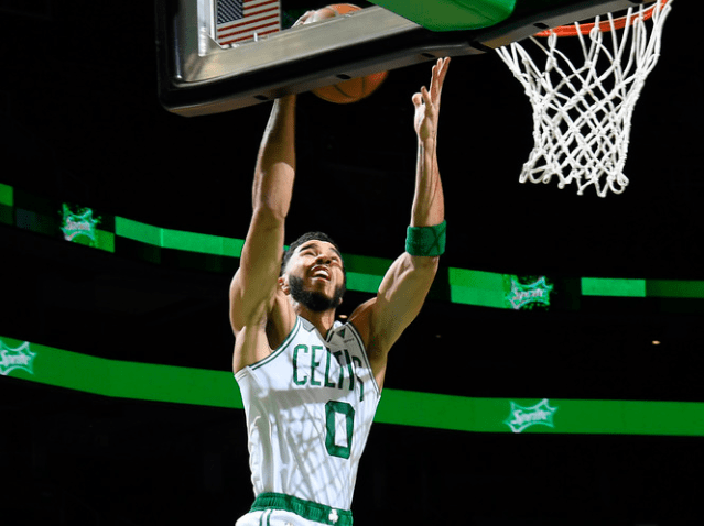 步行者绝杀鹈鹕，杰伦·布朗高光表现