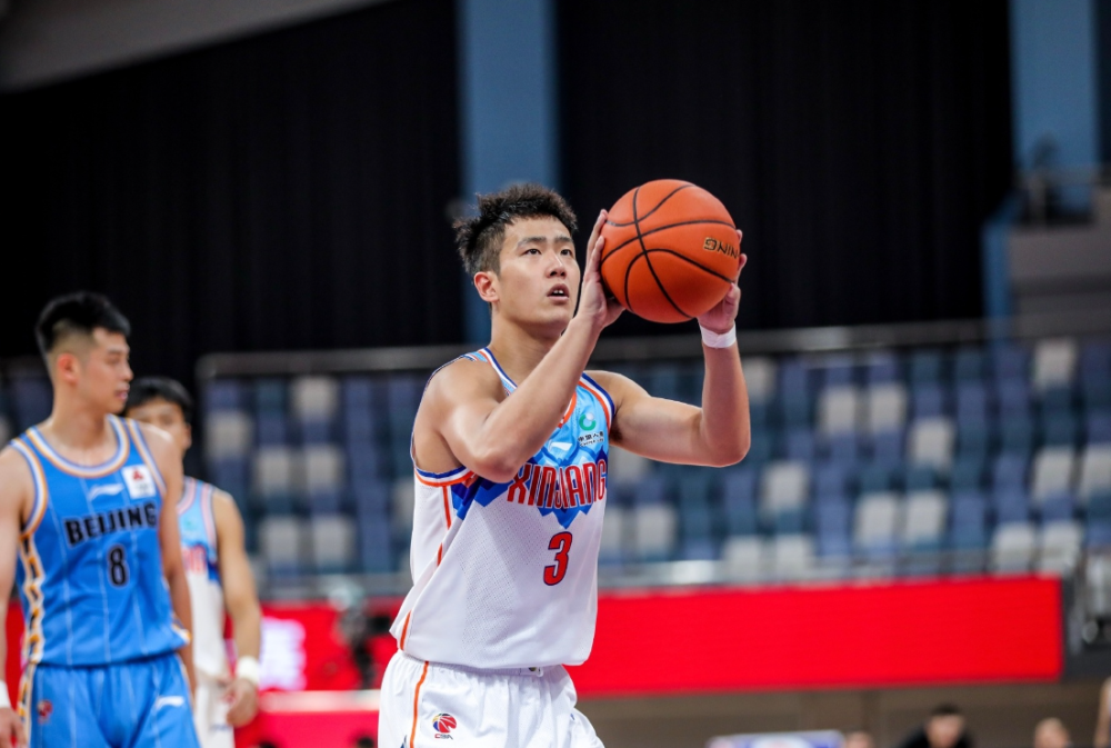 广东队势不可挡击败新疆男篮,再添一城 广东队势不可挡击败新疆男篮,再添一城