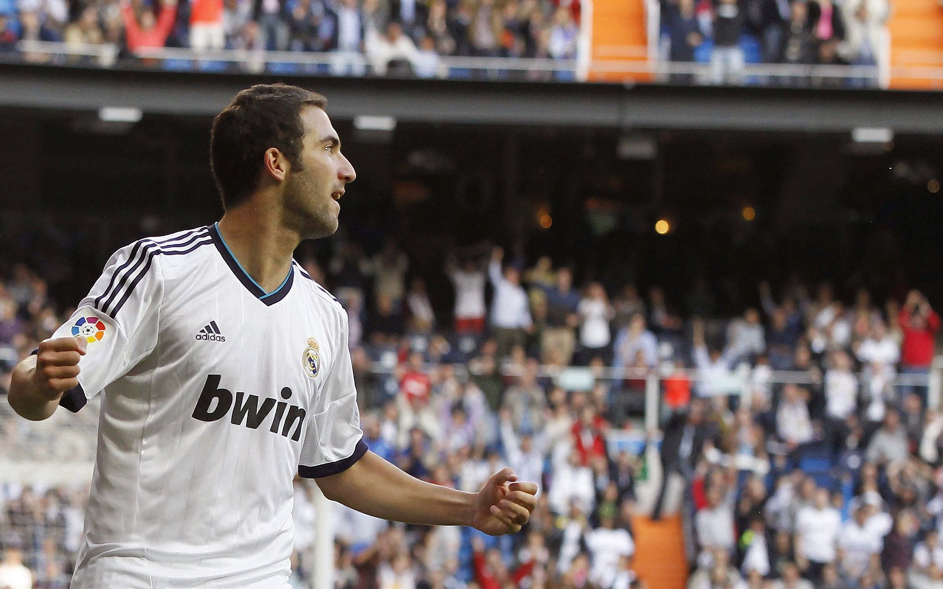 欧冠淘汰赛之夜，戈贝尔打出统治级数据，当篮球场遇见足球的激情